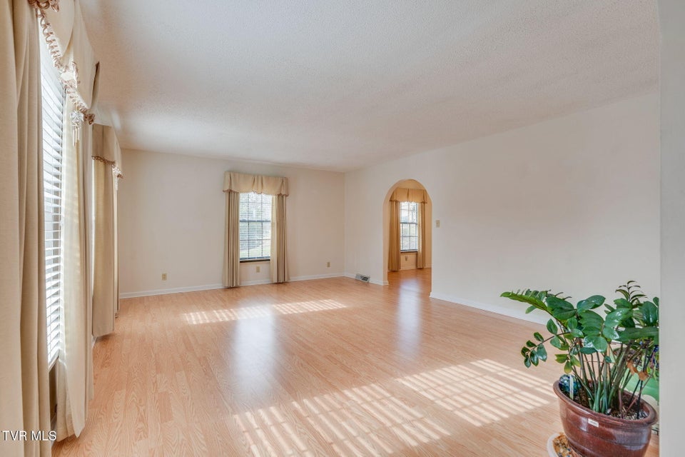 Photo #7: 557 Valley Avenue