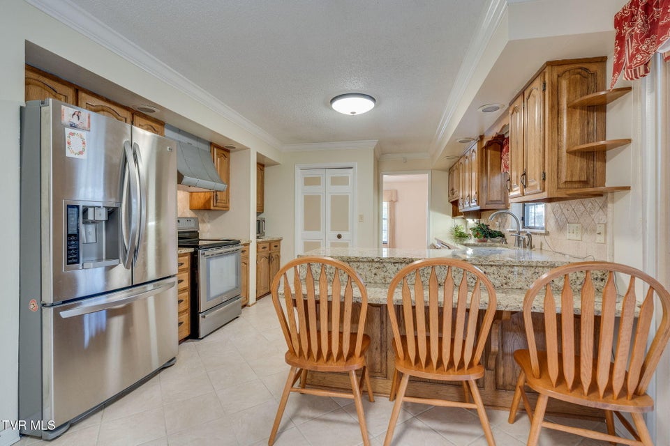 Photo #12: 557 Valley Avenue