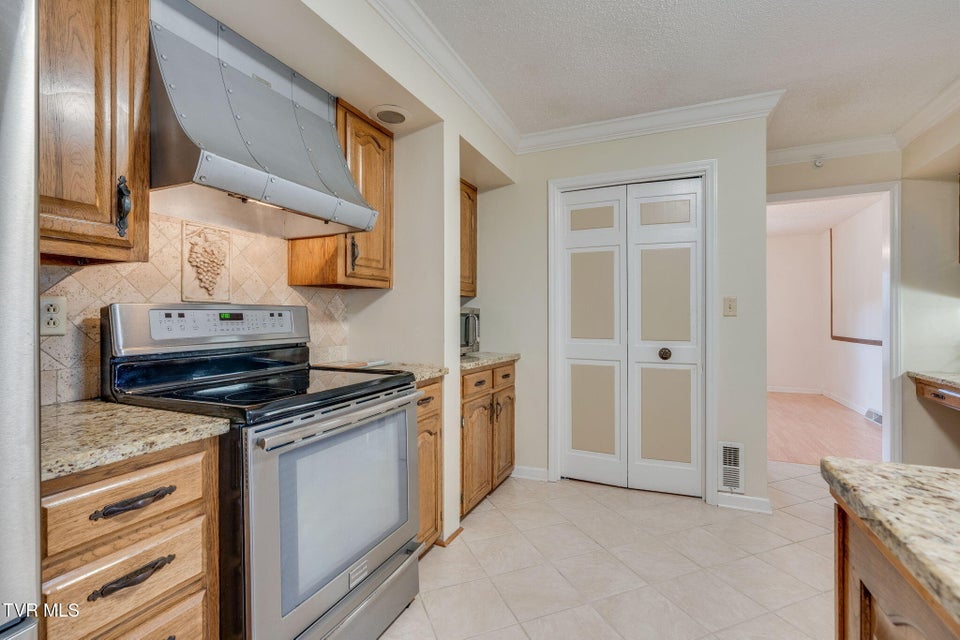 Photo #13: 557 Valley Avenue