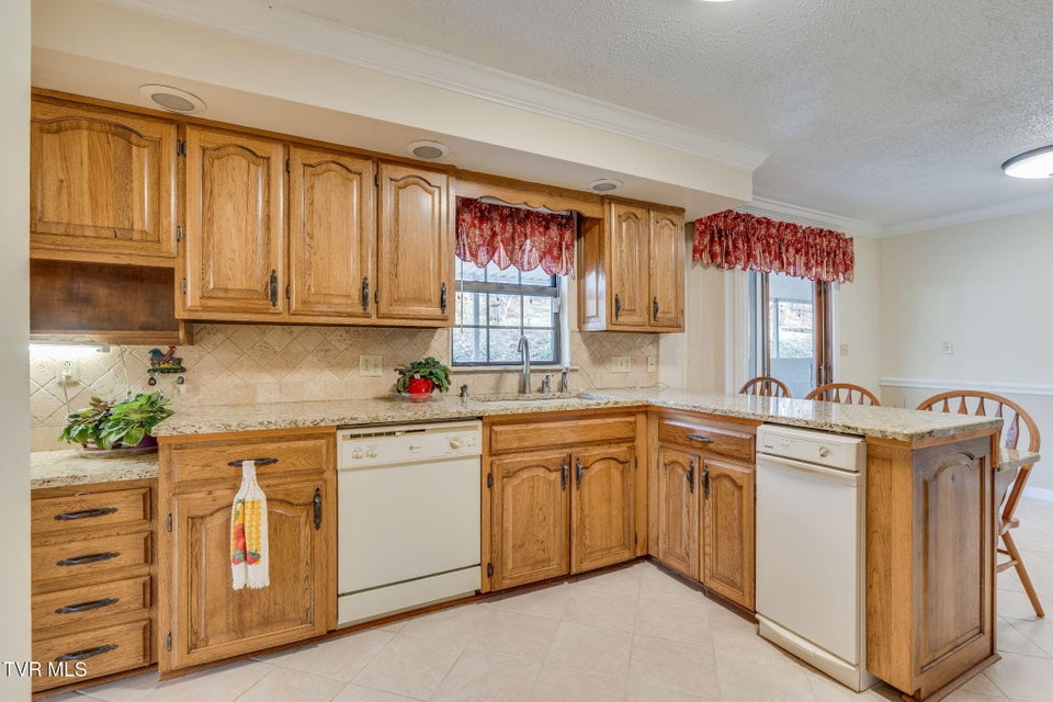 Photo #14: 557 Valley Avenue