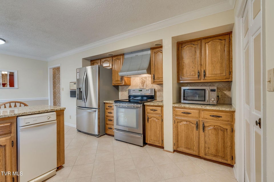 Photo #15: 557 Valley Avenue