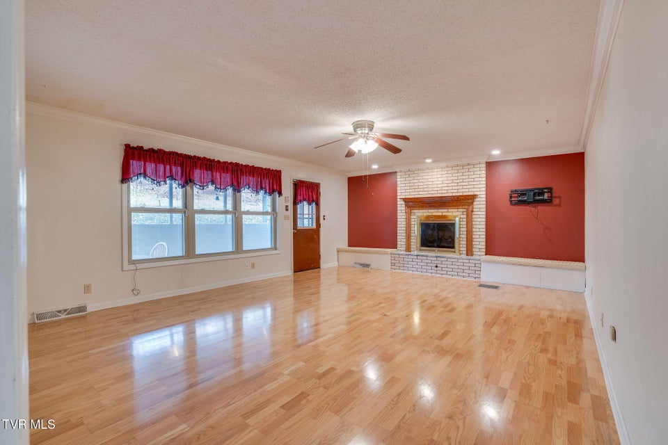 Photo #16: 557 Valley Avenue