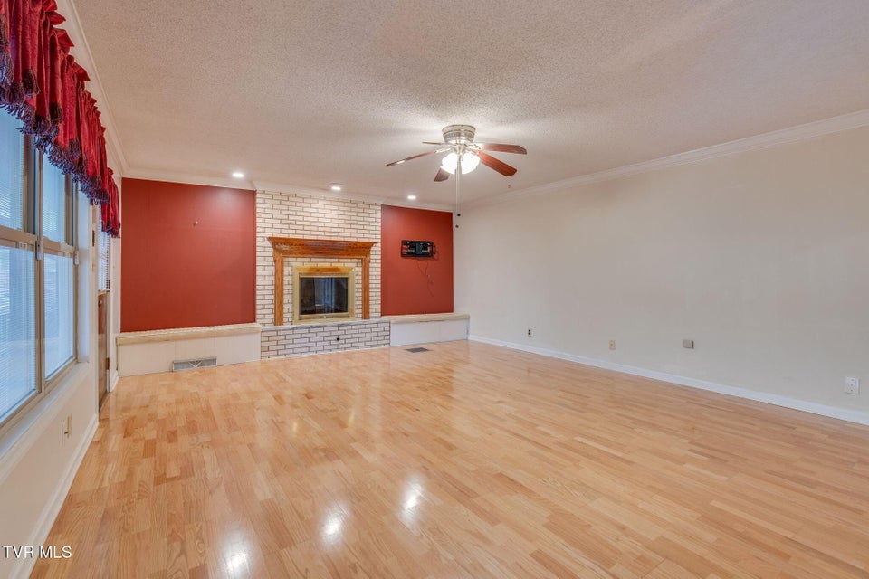 Photo #17: 557 Valley Avenue