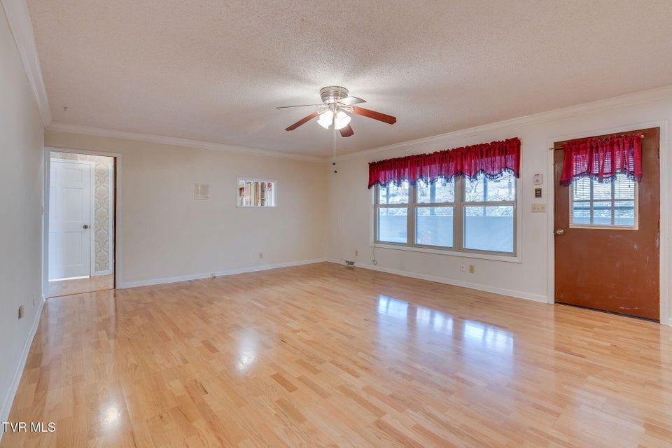 Photo #18: 557 Valley Avenue