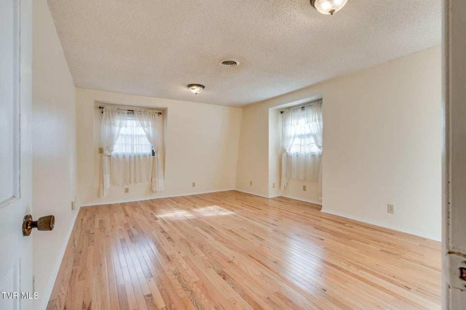 Photo #23: 557 Valley Avenue