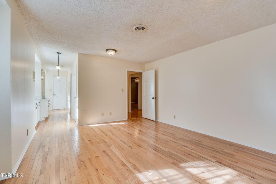 Photo #25: 557 Valley Avenue