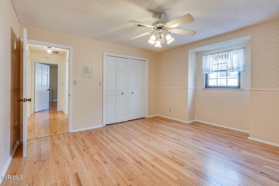 Photo #29: 557 Valley Avenue