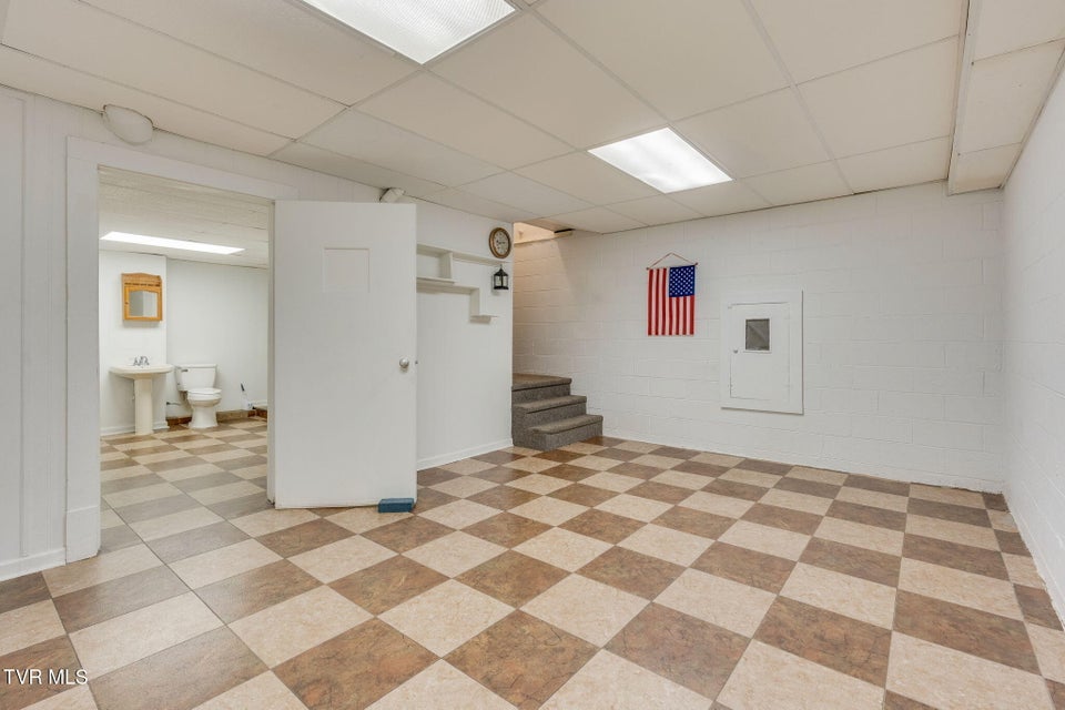 Photo #35: 557 Valley Avenue