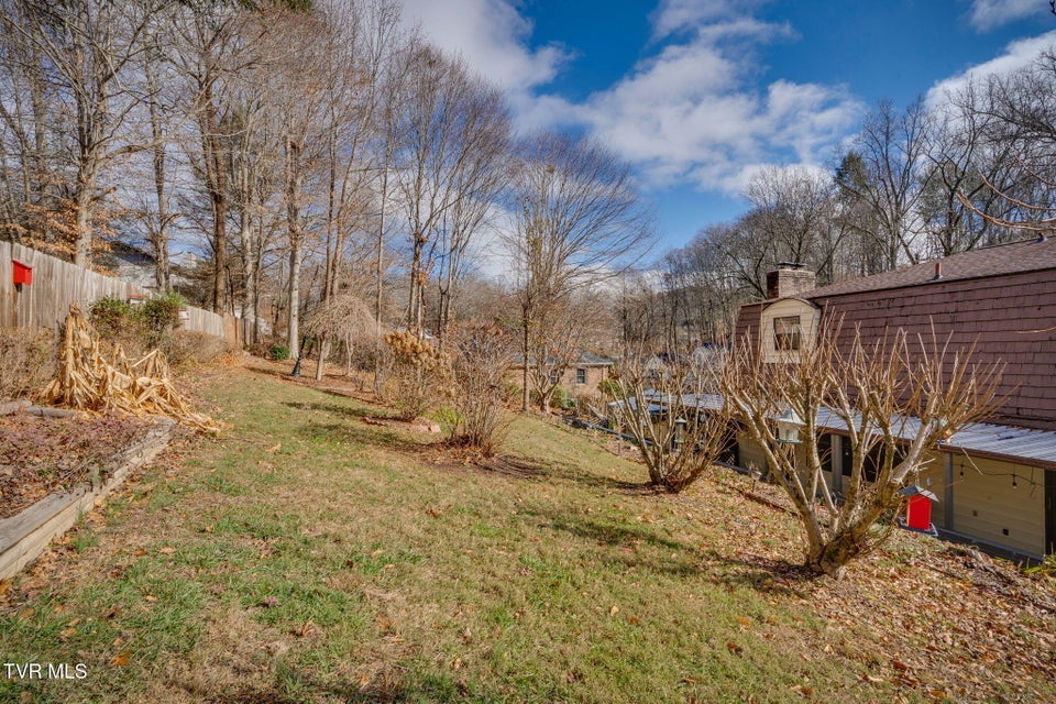 Photo #51: 557 Valley Avenue