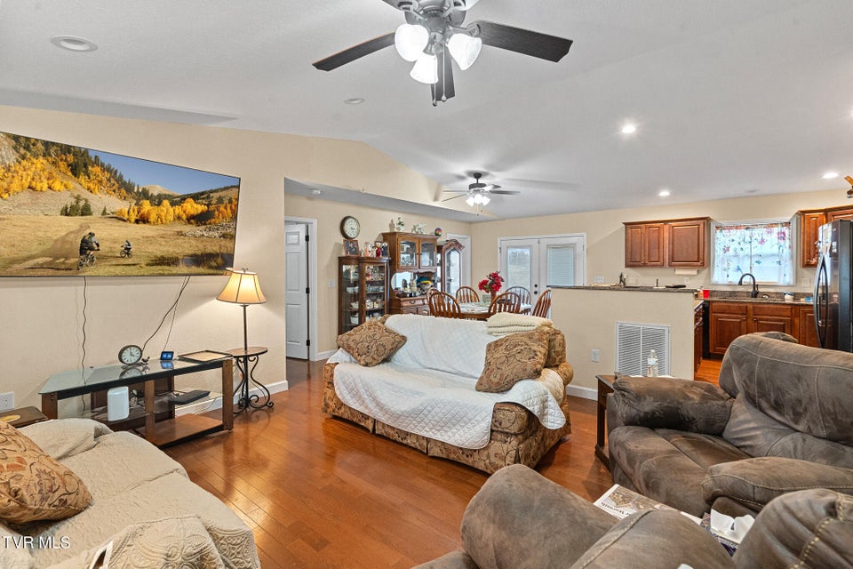 Photo #3: 44 Primrose Court