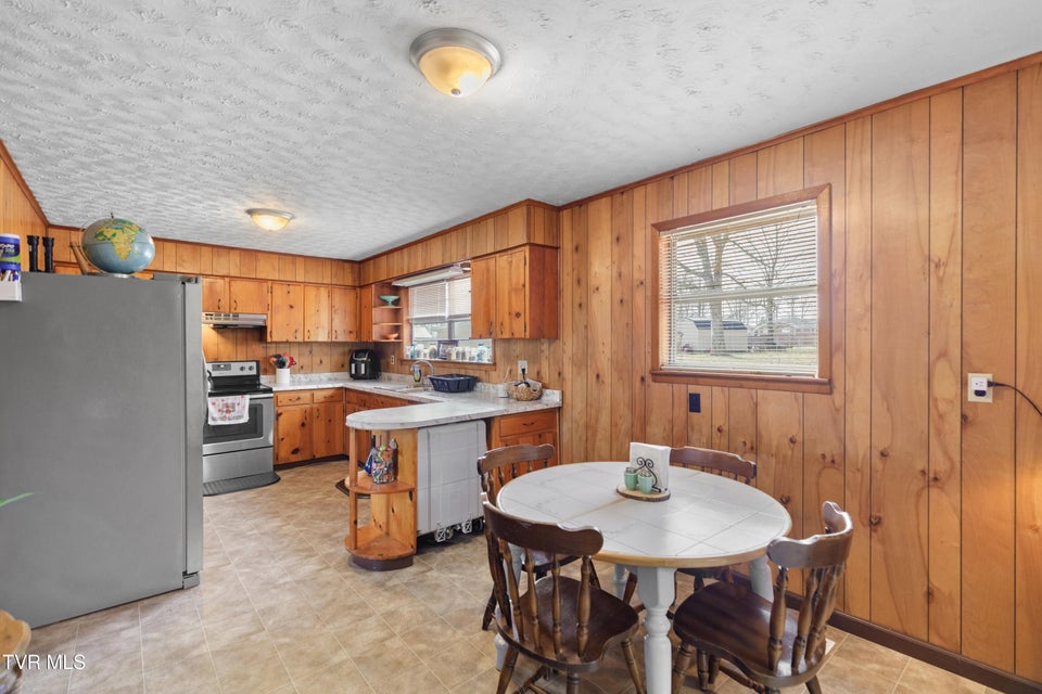 Photo #4: 211 Shady Lane Avenue