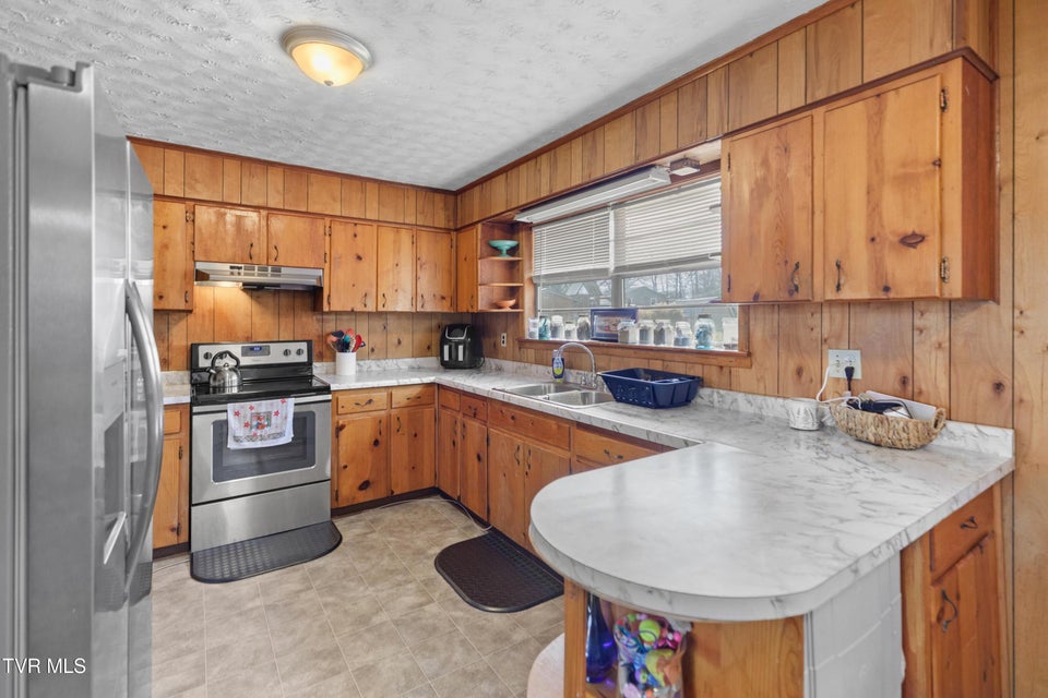 Photo #5: 211 Shady Lane Avenue