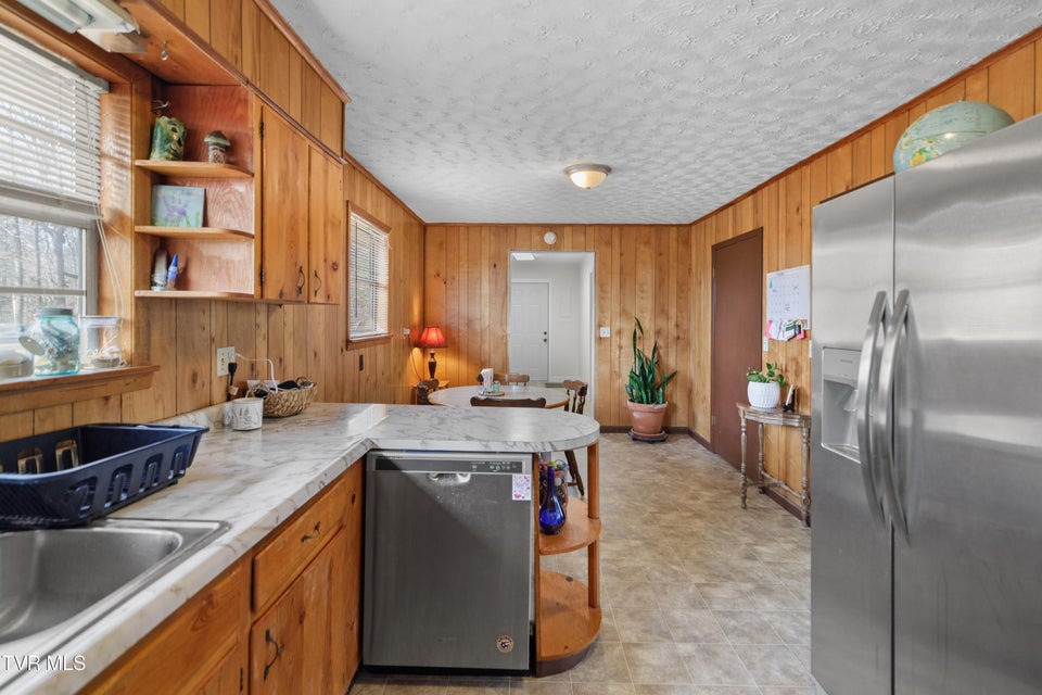 Photo #7: 211 Shady Lane Avenue