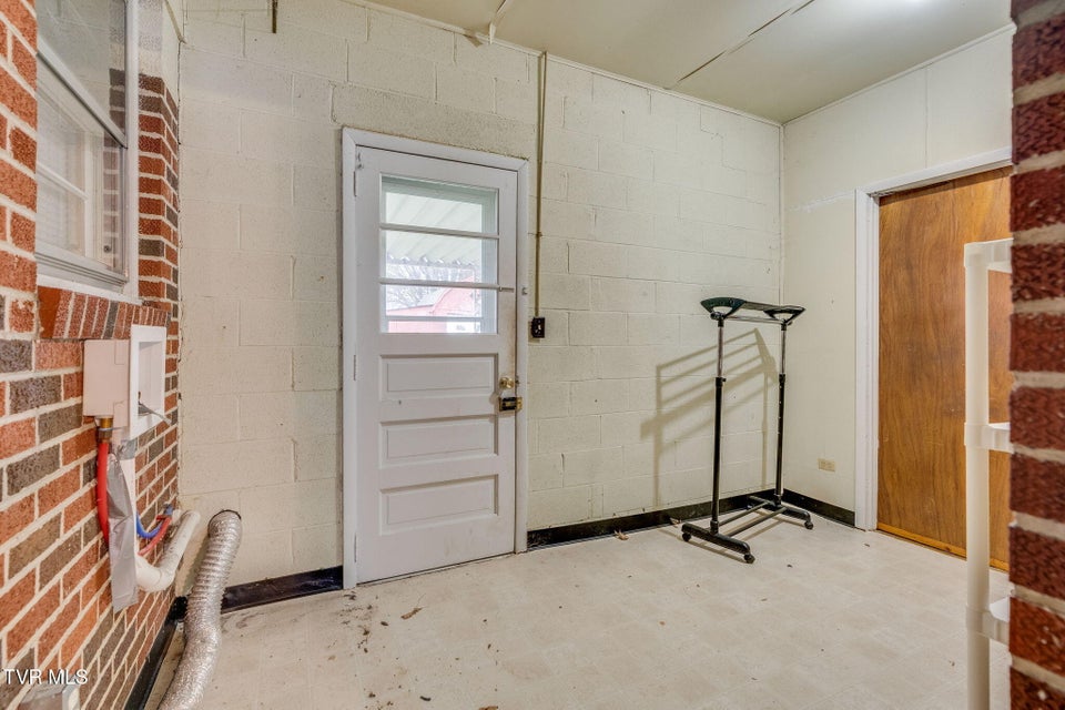 Photo #28: 121 Vines Drive