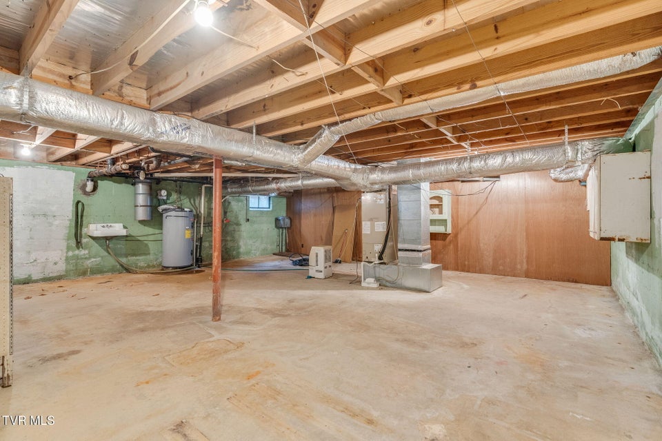 Photo #27: 121 Vines Drive