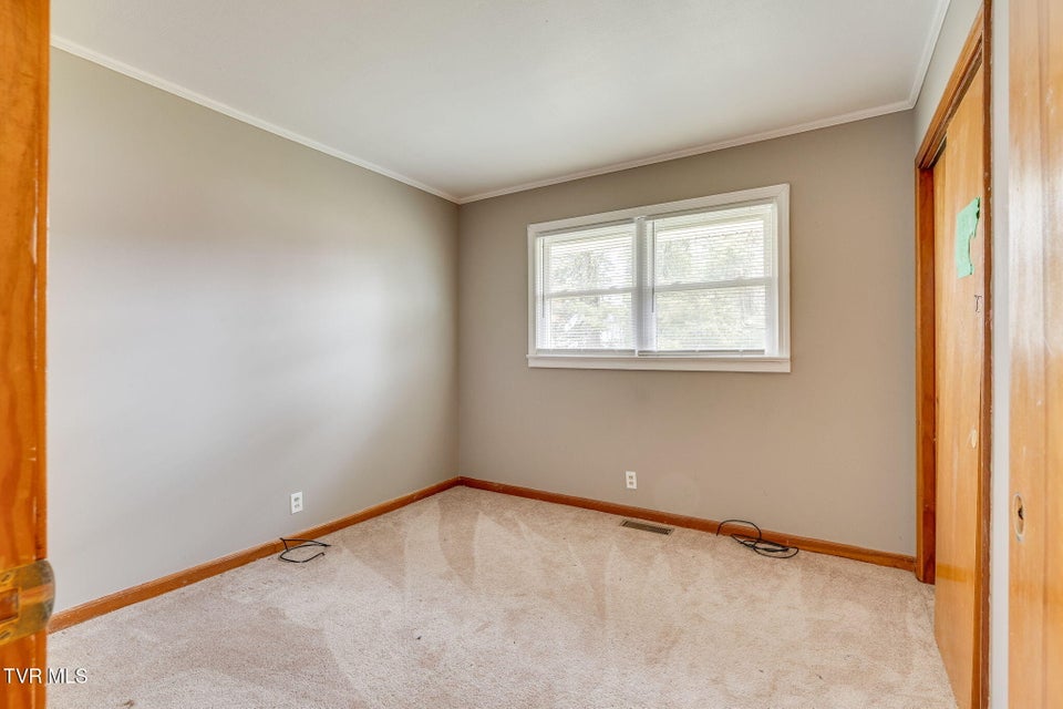 Photo #18: 121 Vines Drive