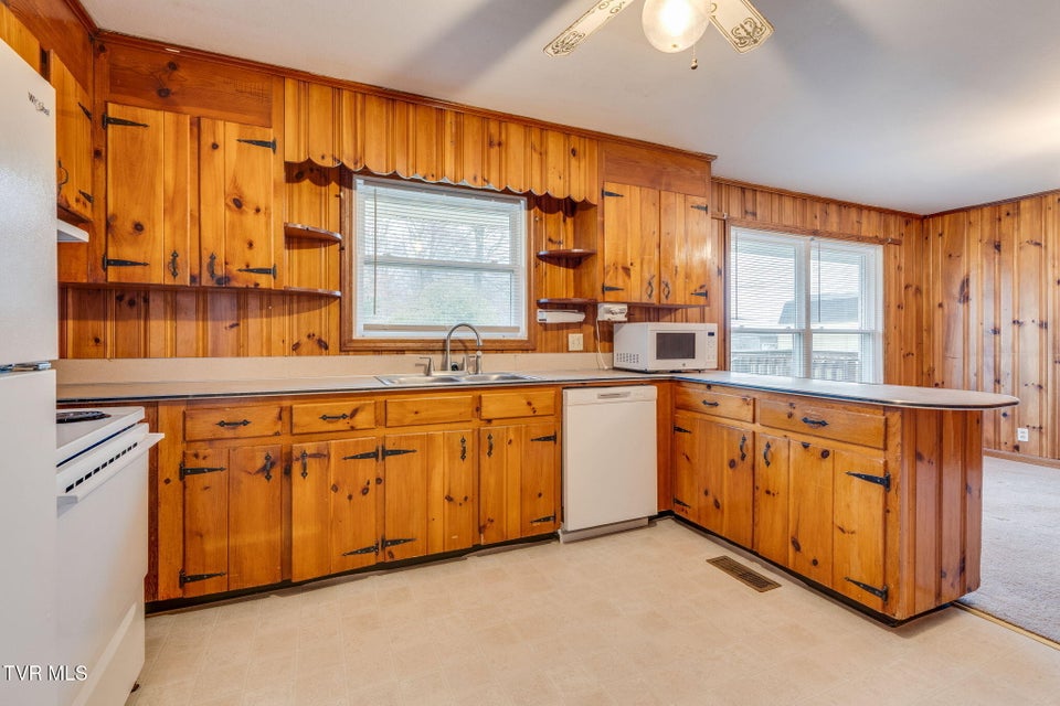 Photo #11: 121 Vines Drive