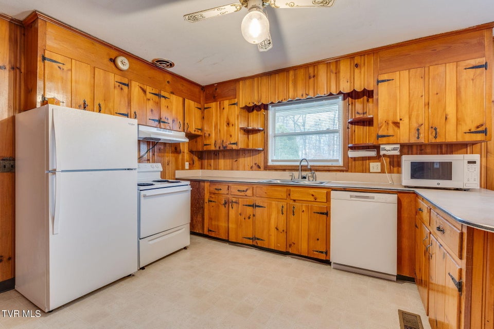 Photo #10: 121 Vines Drive