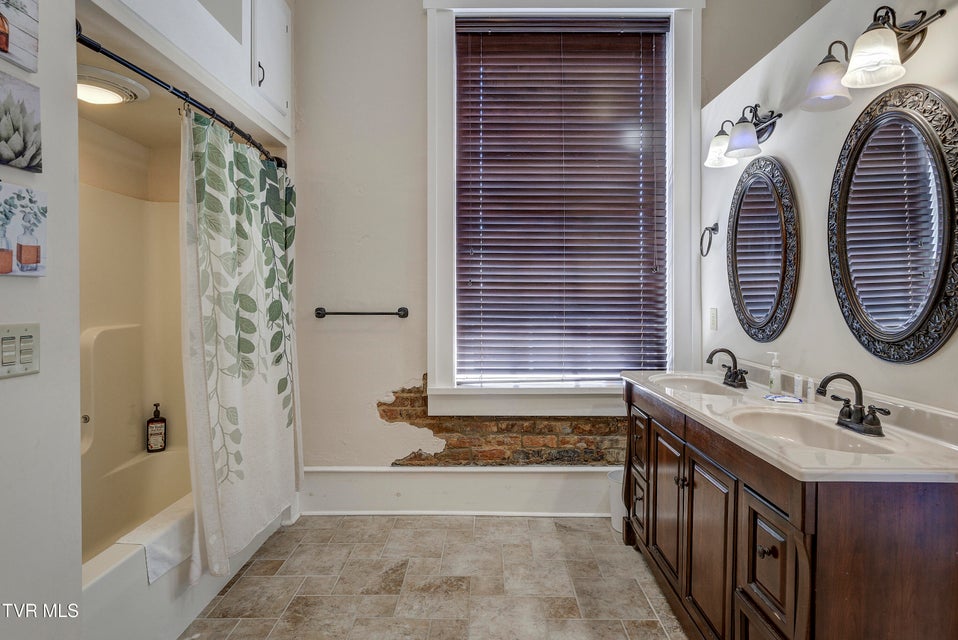 Photo #35: 109 Main Street