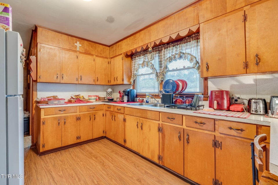 Photo #13: 104 3rd Avenue