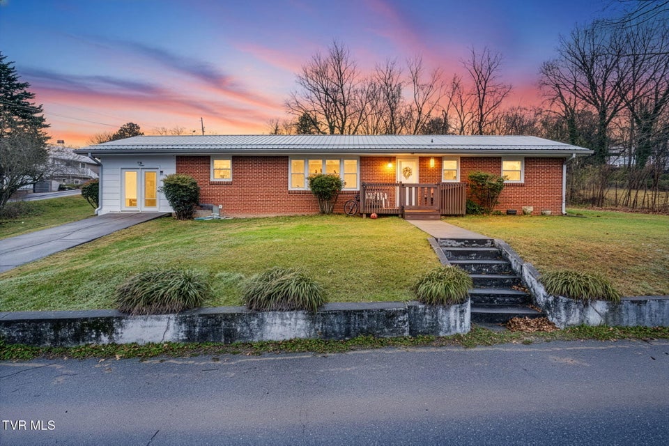 Photo #38: 104 3rd Avenue