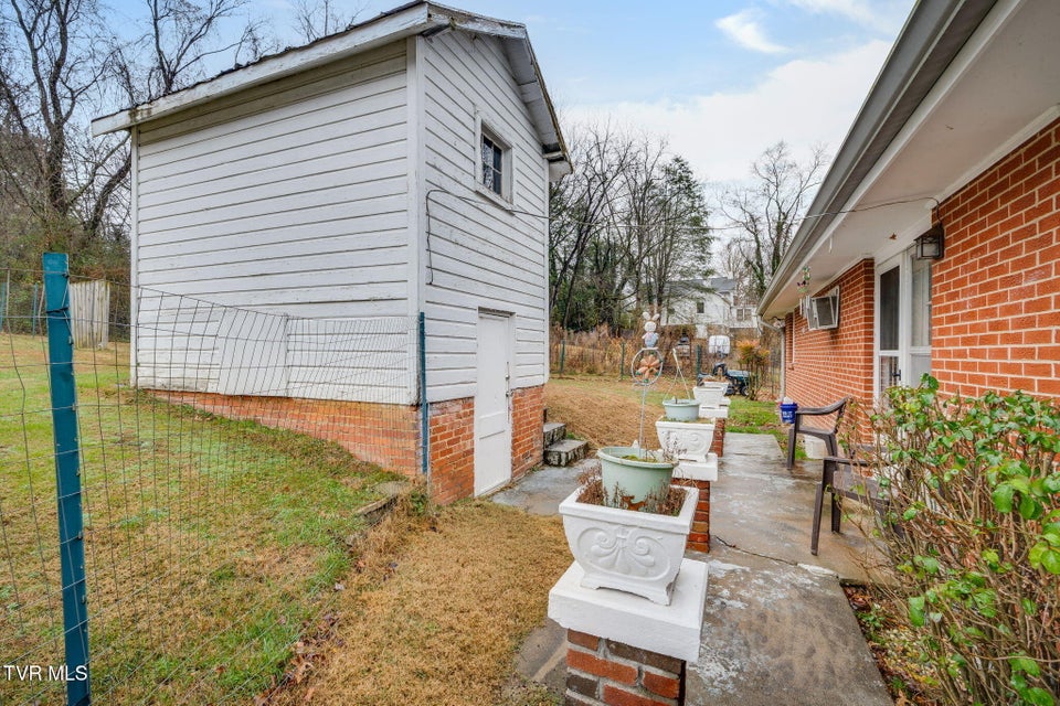 Photo #31: 104 3rd Avenue