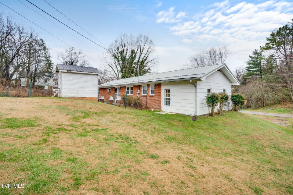 Photo #29: 104 3rd Avenue