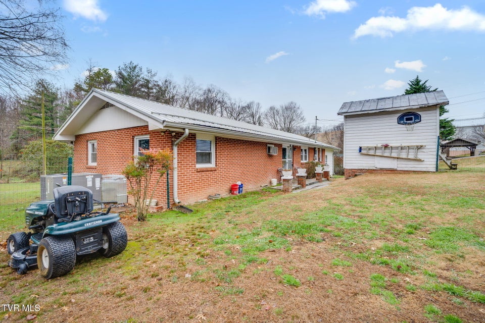 Photo #27: 104 3rd Avenue