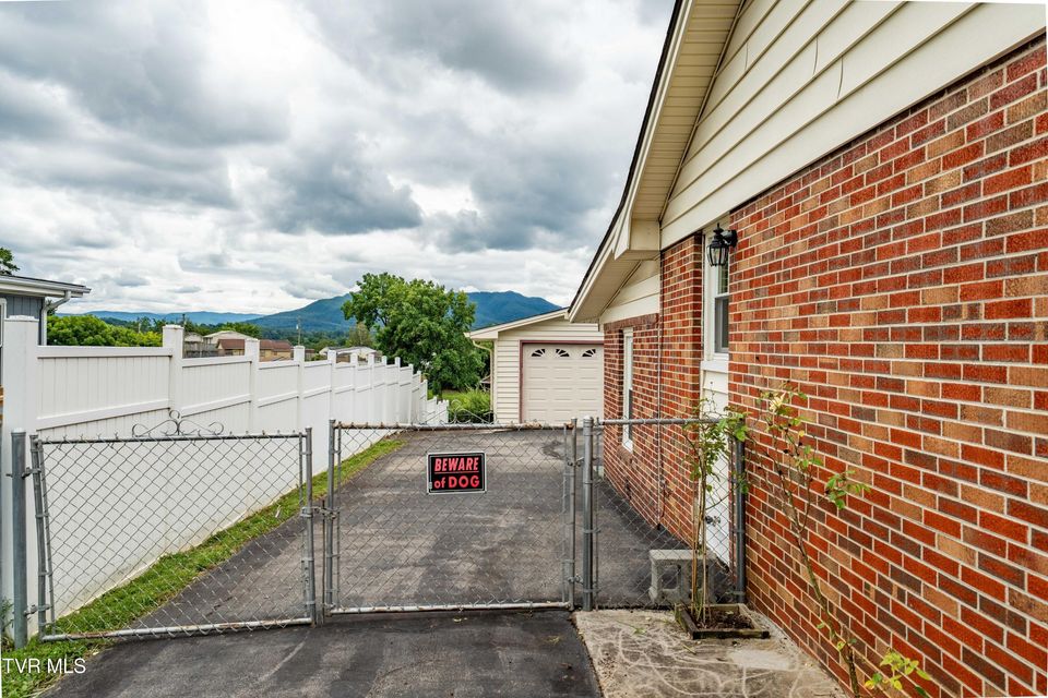 Photo #10: 311 Greenway Drive