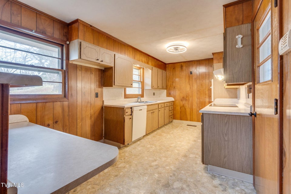 Photo #10: 102 Treadway Lane