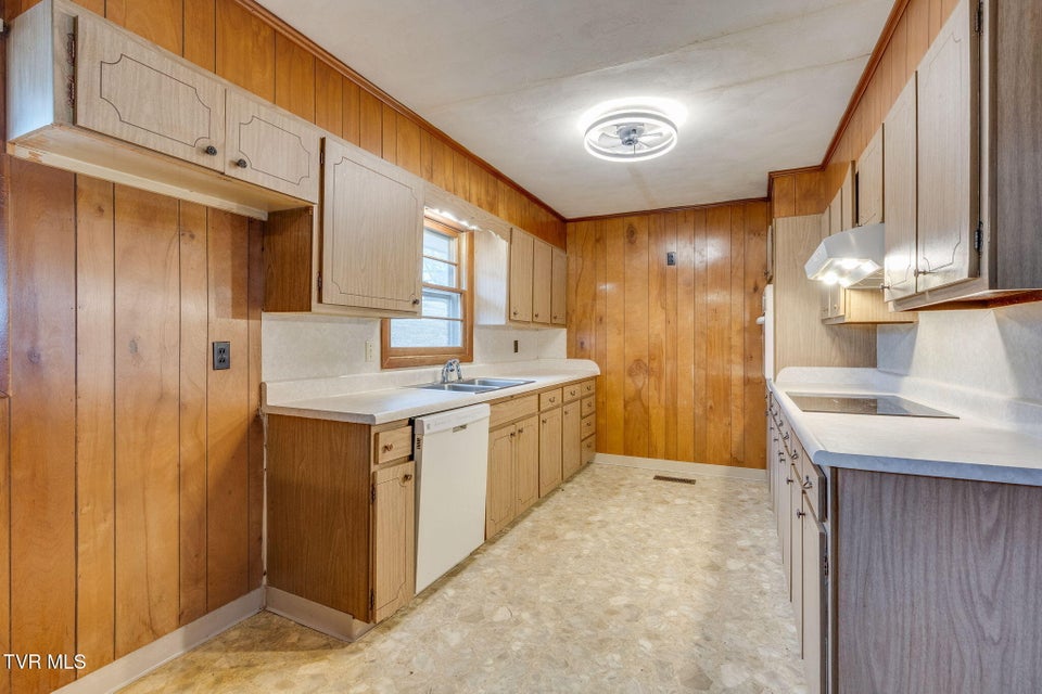 Photo #11: 102 Treadway Lane