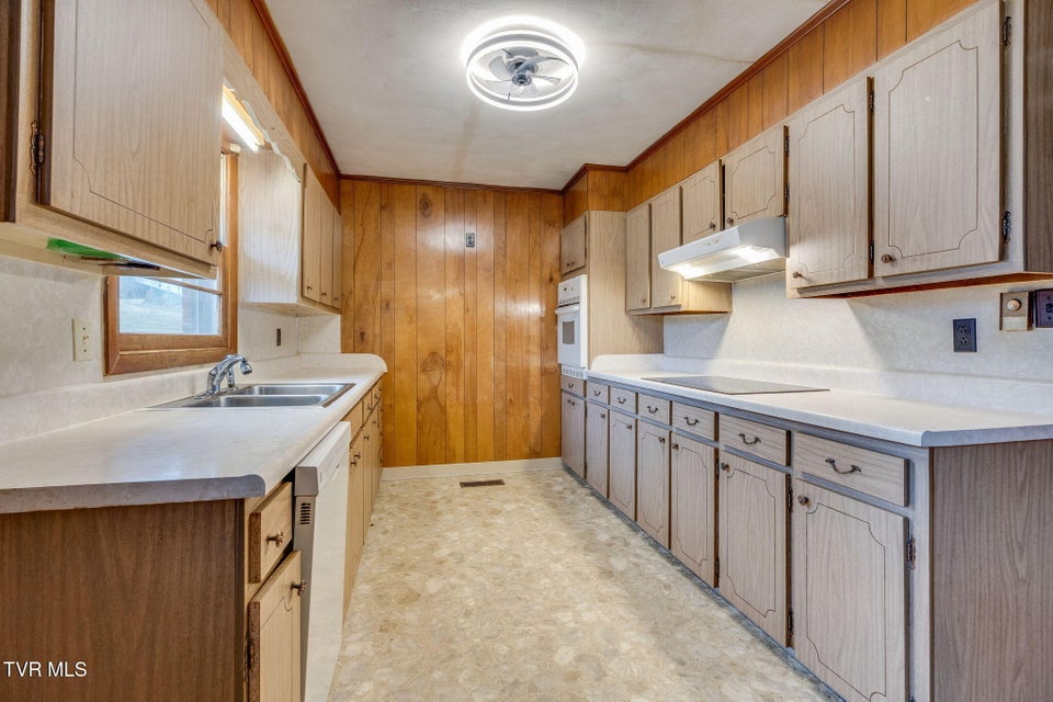 Photo #12: 102 Treadway Lane