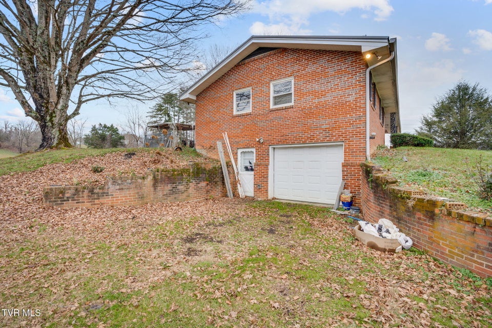 Photo #27: 102 Treadway Lane