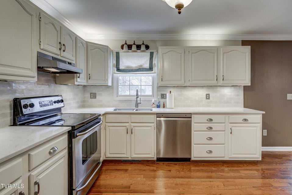 Photo #32: 2902 Greenline Road