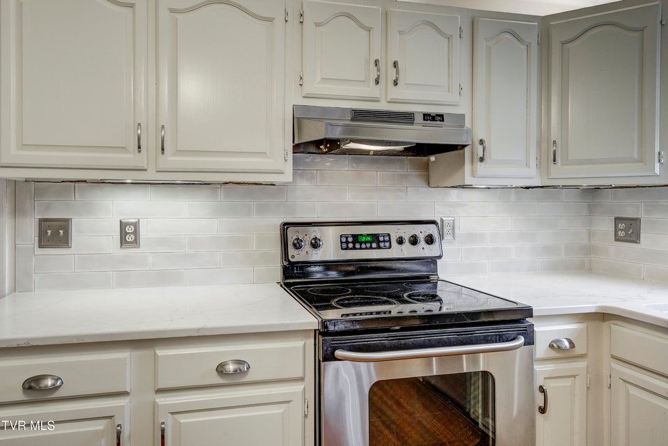 Photo #34: 2902 Greenline Road