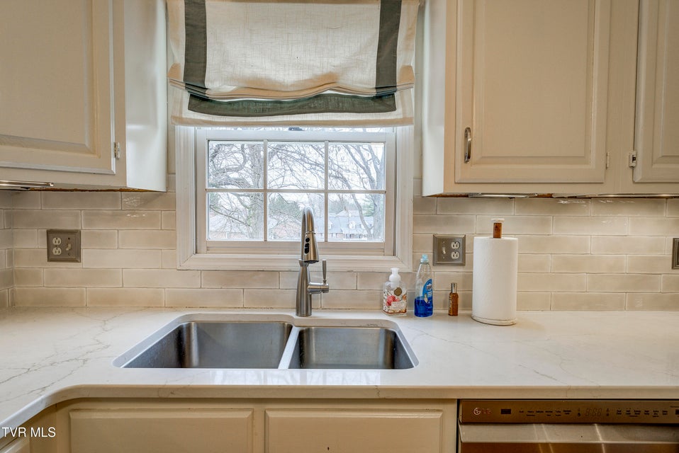 Photo #35: 2902 Greenline Road