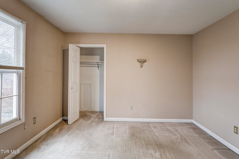 Photo #61: 2902 Greenline Road