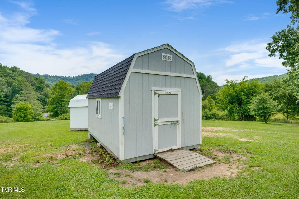 Photo #31: 935 Adams Lane