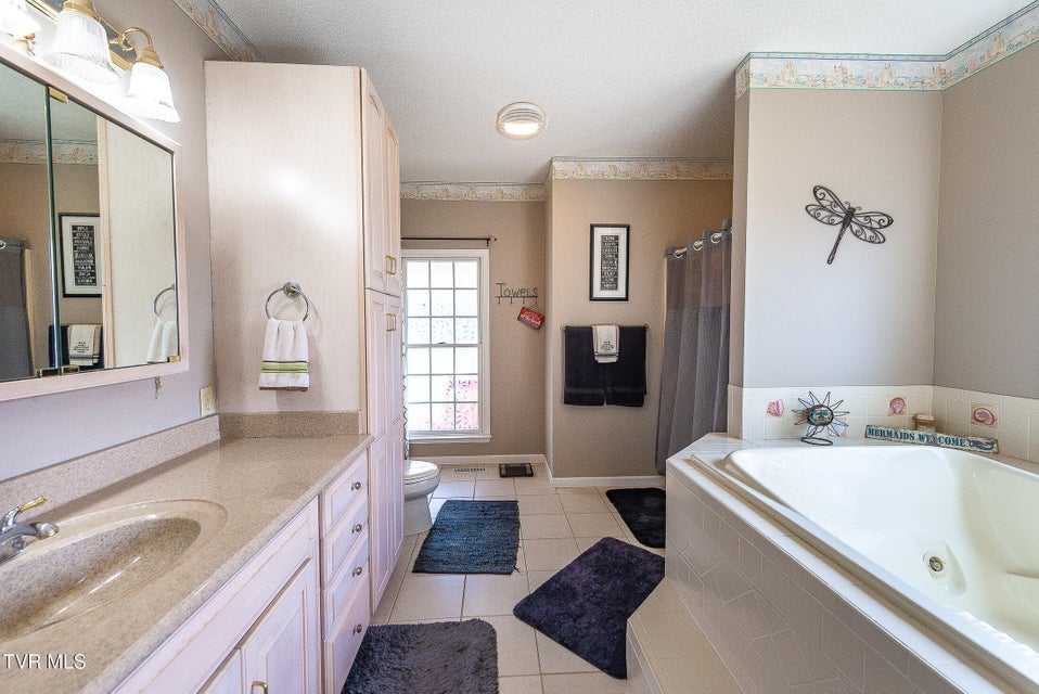 Photo #45: 512 Wood View Court