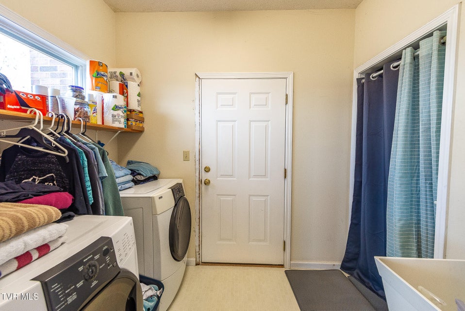 Photo #40: 512 Wood View Court