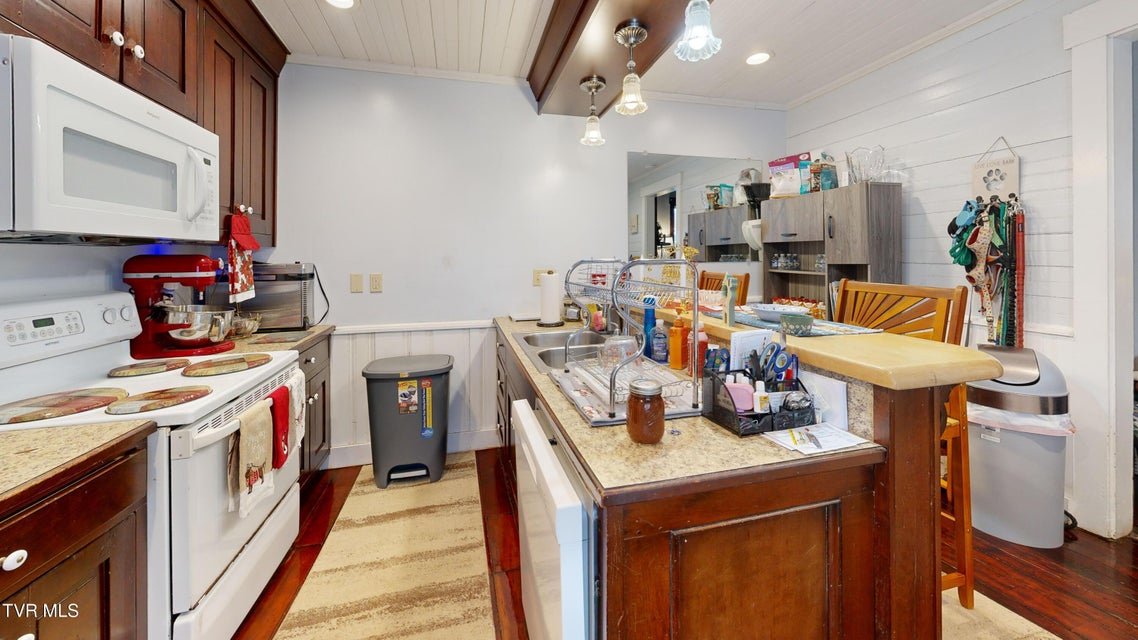 Photo #21: 212 Main Street