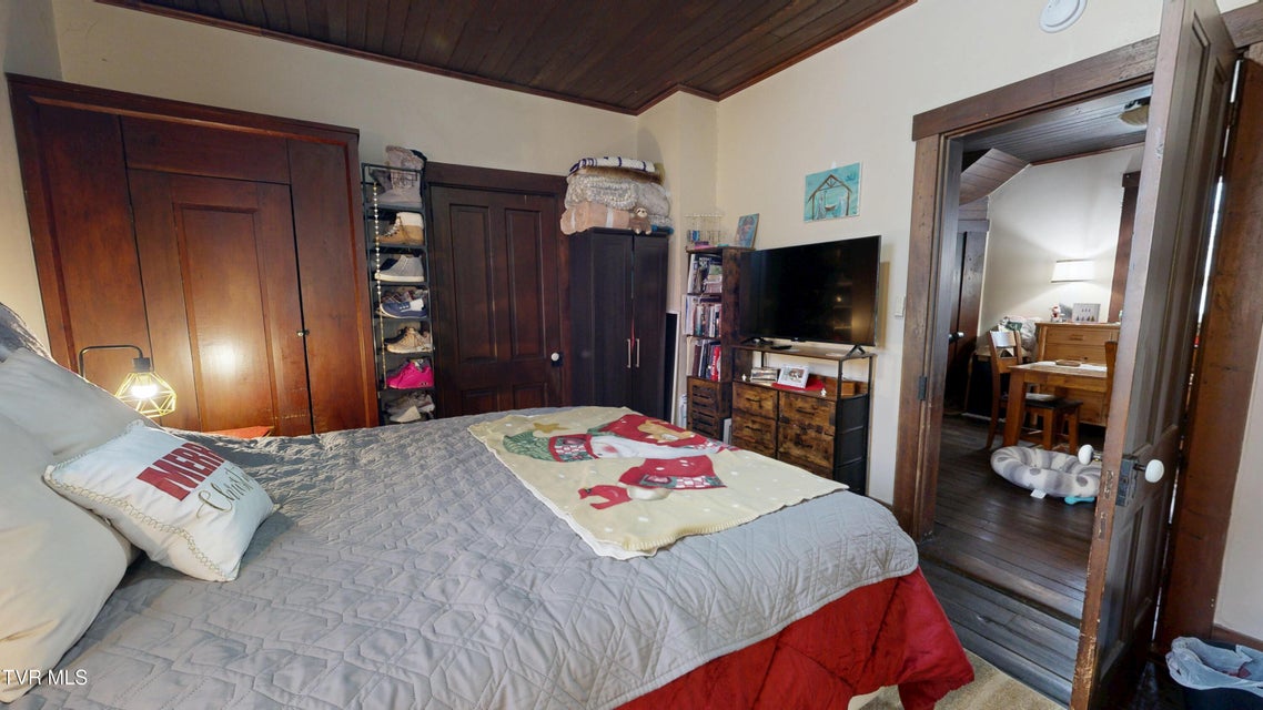 Photo #14: 212 Main Street