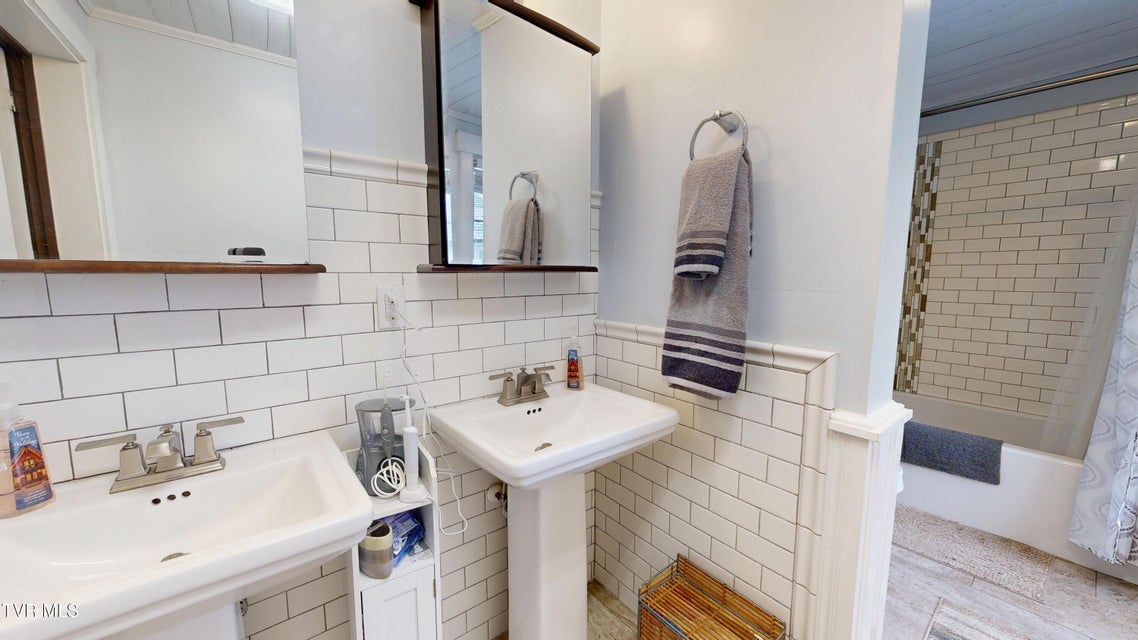 Photo #16: 212 Main Street