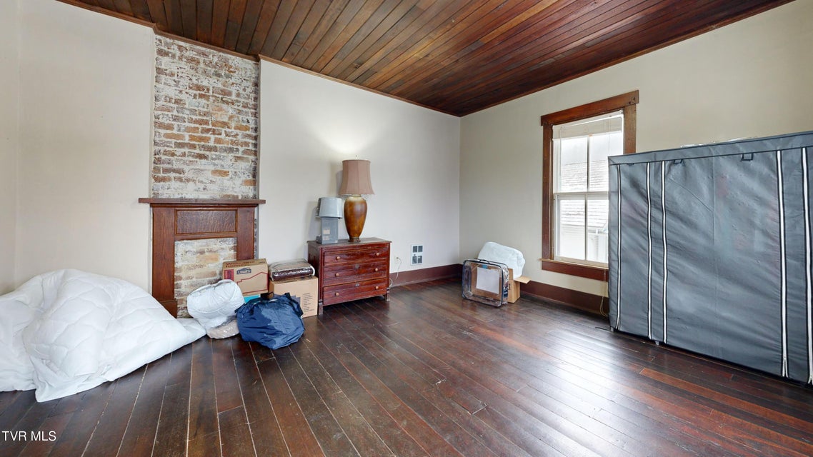 Photo #24: 212 Main Street