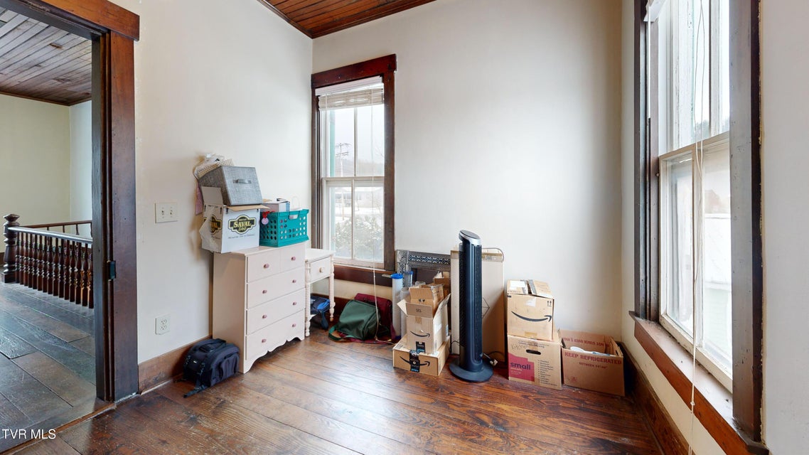 Photo #25: 212 Main Street