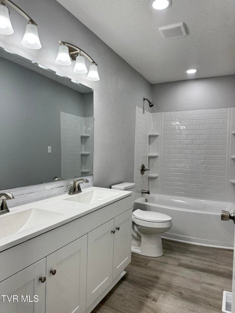 Photo #13: 2140 Randolph Street