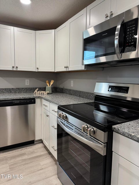 Photo #3: 2140 Randolph Street