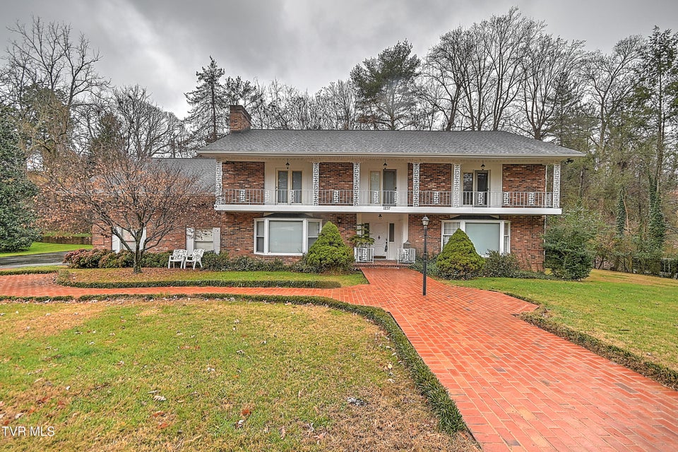 Photo #4: 1237 Radcliffe Avenue