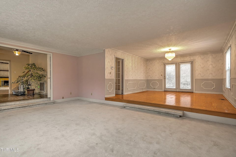 Photo #10: 1237 Radcliffe Avenue