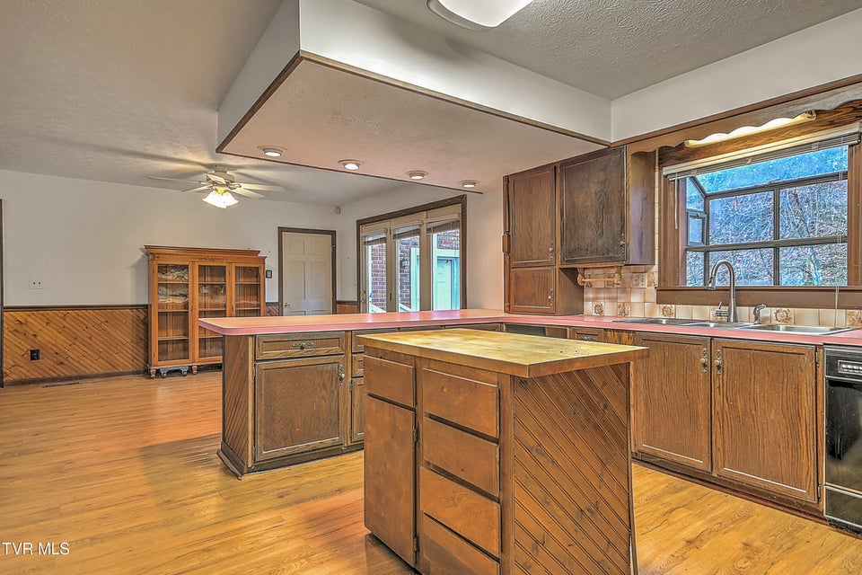 Photo #17: 1237 Radcliffe Avenue